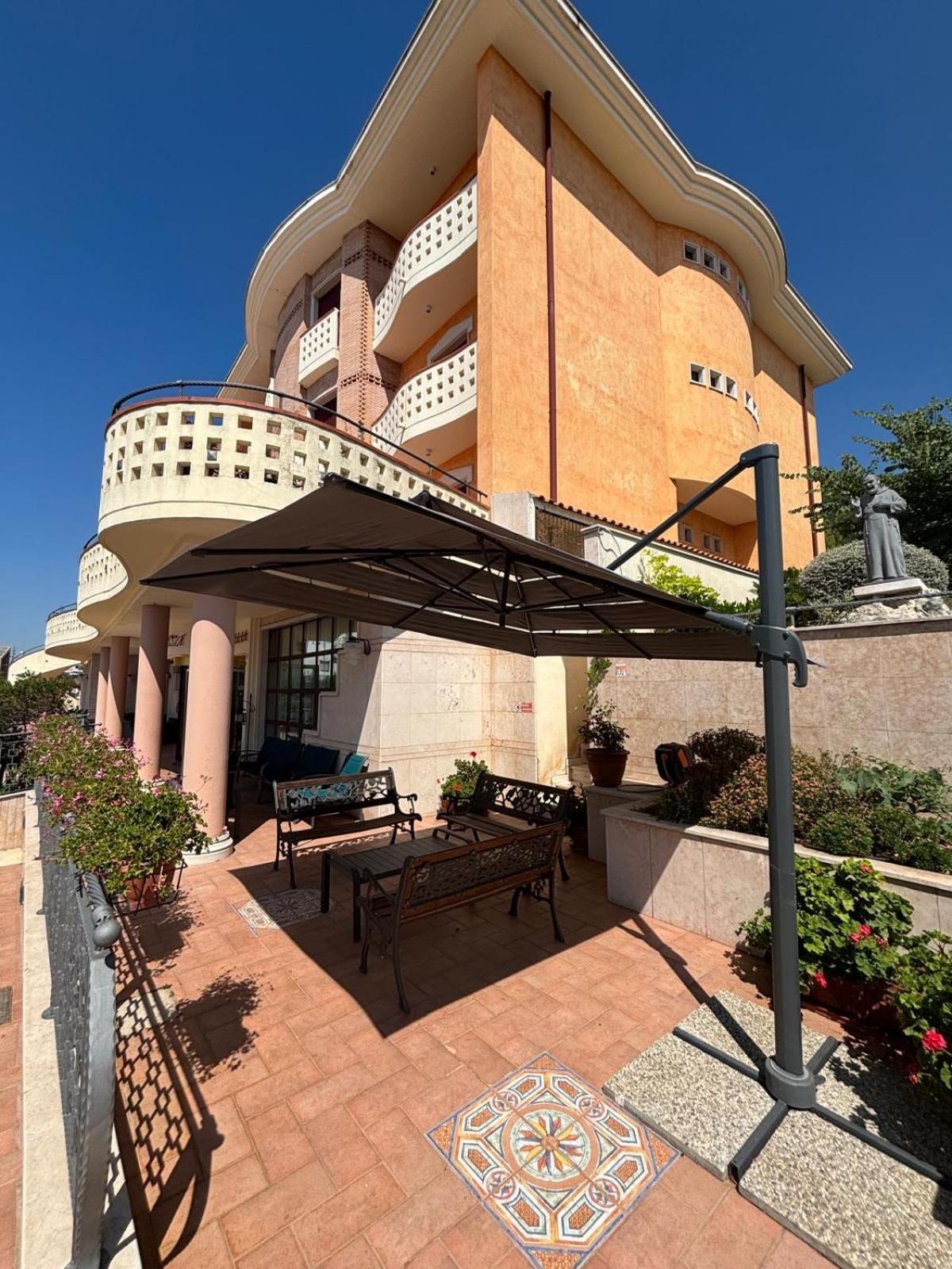Hotel Valle Rossa San Giovanni Rotondo Exterior foto